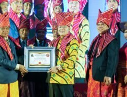 Dukungan Nyata untuk Pelestarian Budaya: Gubernur Rohidin Terima Gelar Kehormatan dari Komunitas Marga Silima