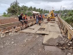 Jembatan Air Kotong Jebol, Sepanjang Arus Jalan Lalu Lintas Pondok Kelapa Macet Total