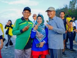 Olahraga Pagi Sisir Kawasan Pantai Pasir Putih, Cagub Rohidin Banjir Dukungan