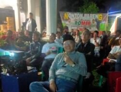 Nobar Timnas, Cagub Rohidin Membaur Bersama Masyarakat RL