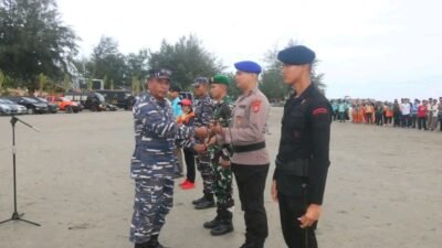 Lanal Bengkulu Gelar Aksi Bersih Pantai Sambut Hari Armada RI ke-79