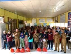 Pemkab Bengkulu Utara Salurkan Bantuan Sembako untuk 700 Keluarga Rentan di Dua Kecamatan