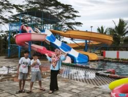 Serunya Duo Bocil Eksplor Wahana Baru di Tirta Amerta Waterpark Bengkulu