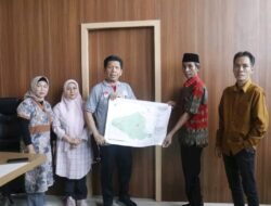 PENYERAHAN SK PENETAPAN KOMUNITAS MASYARAKAT ADAT SERAWAI