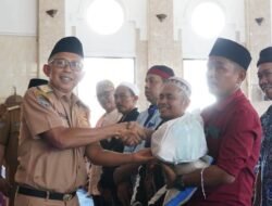Pemkot Bersama Baznas Bengkulu Salurkan Bantuan Untuk Imam, Khatib, Bilal, Garim, Rubiah dan Guru Ngaji
