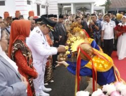 Bupati dan Wabup Seluma Disambut Secara Adat