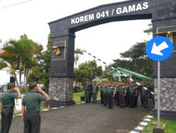 Purna Tugas, Danrem 041/Gamas Danrem 041/Gamas Yang diwakili oleh Kasilog Kasrem 041/Gamas Lepas 2 Prajurit Korem 041/Gamas