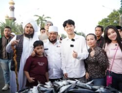 Masak Akbar dan Makan Bersama Willie Salim Warnai Pelataran Masjid Raya Baitul Izzah Bengkulu