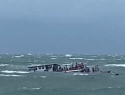 Tujuh Penumpang Kapal Karam di Pantai Malabero Meninggal Dunia