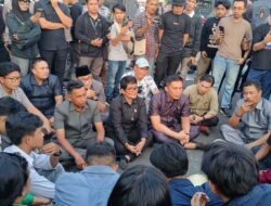 Temui Mahasiswa Demo, Andy Suhary : Kami Tidak Bisa Fasilitasi Penyampaian Aspirasi diruang Paripurna