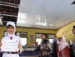 Irjen Kemendikdasmen Kawal Program Revitalisasi dan Digitalisasi Sekolah Saat Hardiknas di Bekasi
