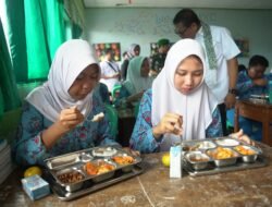 Pastikan Standar Gizi dan Kalori, Kepala Staf Kepresidenan Tinjau Pelaksanaan MBG di Kota Bengkulu