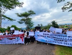 Peserta Seleksi P3K Tahap 2 Gelar Aksi Demo di Depan Kantor Bupati Seluma
