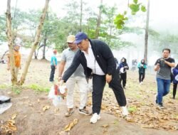 Wawali Bengkulu Bersihkan Kawasan Wisata Pantai Panjang Bersama 1.400 Mahasiswa Poltekkes Kemenkes