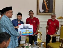 Harumkan Bengkulu, Gubernur Helmi Hasan Serahkan Reward Stadion dan Pembinaan untuk Tri Brata FC