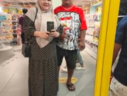 Pasangan Dilarang Foto di Depan Kaca, Mitos atau Fakta?