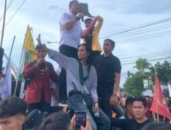 Didemo Ribuan Massa, Ketua DPRD Bengkulu Bacakan Pernyataan Sikap di Bawah Kitab Suci