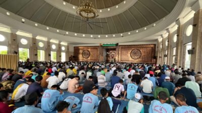 Jamaah Senang Khutbah Jumat Full Bahasa Arab di Masjid Agung At-Taqwa Bengkulu