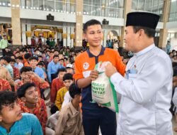 Anak Sekolah Antusias, Pulang Shalat Jumat Bawa Beras dari Program “Bantu Rakyat”