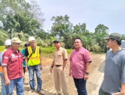 Anggota DPRD Provinsi Bengkulu Tinjau Proyek Jalan Rp14,4 Miliar di Mukomuko