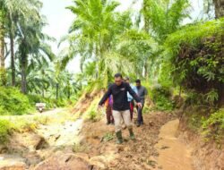 Respon Cepat Jalan Amblas Desa Talang Rami, Bupati Seluma Teddy Rahman Turun Langsung Gotong Royong