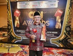 Kemendikdasmen Raih 2 Penghargaan CNN Indonesia Award 2025 Bidang Pembangunan SDM dan Kepemimpinan