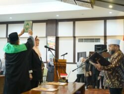 Gubernur Helmi Hasan Lantik Elva Hartati sebagai Komisaris Non Independen Bank Bengkulu