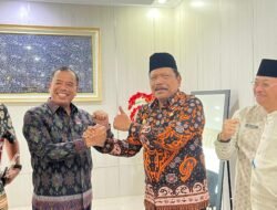 Wagub Mian Sematkan Pin Merah Putih kepada Bupati Karo