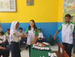 Bakti Sosial IROPIN Bengkulu: 59 Siswa SMPN 03 Bengkulu Tengah Terima Kacamata Gratis