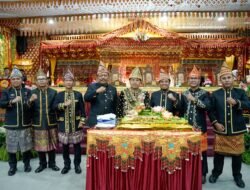 HUT Lebong ke-22, Helmi–Mian Beri Kado Jalan Mulus hingga Ambulans Gratis