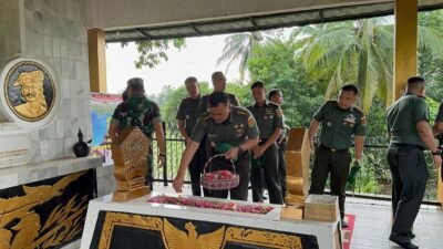 Danrem 041/Gamas Ziarah ke Makam Pahlawan Radin Inten II, Teladani Semangat Juang Pahlawan