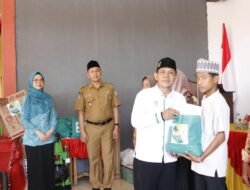 Bupati Seluma Beri Bantuan Modal UMK, Alat Usaha Thalasemia, Sembako, SKSS serta Insentif Guru Ngaji