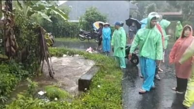 Dugaan Anak Hanyut Gegerkan Warga BTN Air Bang, Polisi Turun Tangan