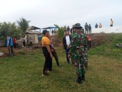 Kodim 0428/Mukomuko Melaksanakan Pembersihan Pantai Abrasi MukoMuko