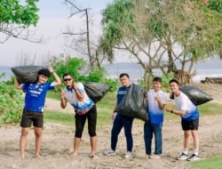 Komitmen Jaga Ekosistem Laut, Pertamina Patra Niaga Regional Sumbagsel Inisiasi Aksi Bersih Pantai di Bengkulu