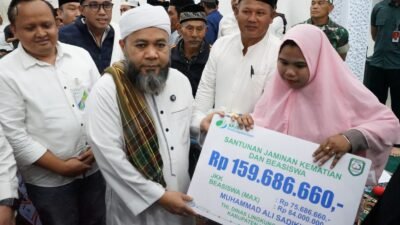 Safari Ramadan di Tangsi Baru, Gubernur Helmi Hasan Salurkan Bantuan dan Tambah 10 Unit Ambulans untuk Kepahiang
