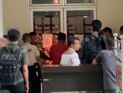 Tak Bisa Dibuka, Pintu Kantor Bupati Rejang Lebong Digerinda Tim KPK