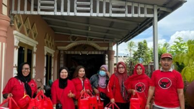 Ratusan Nasi Bungkus Dibagikan, PDIP Lebong Hadir di Tengah Warga Terdampak Banjir