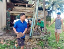 Aksi Cepat TNI-Rakyat: Kodim 0428/Mukomuko Bahu-Membahu Perbaiki Rumah Korban Badai Koto Jaya