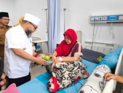 Tinjau RSUD M. Yunus, Gubernur Helmi Hasan Beri Semangat Pasien