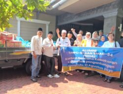 Alumni Carolus Bergerak, Salurkan Bantuan untuk Korban Kebakaran di Penggantungan