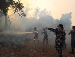Gercep Lanal Bengkulu Sukses Padamkan Kebakaran Lahan di Muara Dua