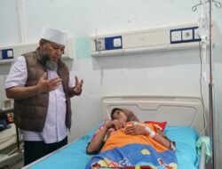 Dari Meninjau Jalan, Gubernur Helmi Hasan Beralih Menyapa Warga Sakit di RSUD Arga Makmur